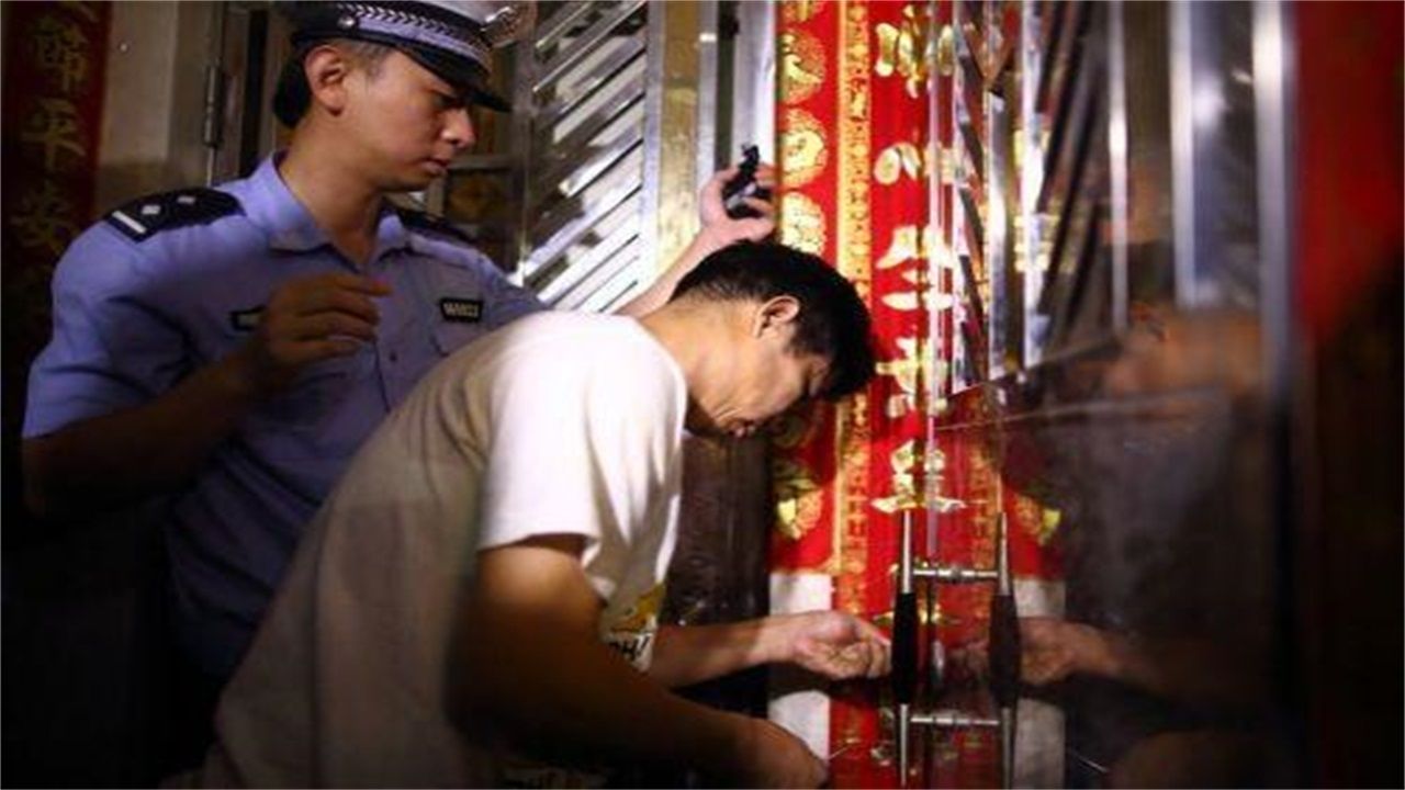 本溪请开锁师傅开了锁后，师傅为什么一般都不进门，就算主人请也不进去？